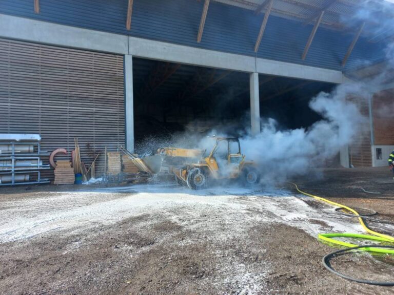 Einsatzinfo: 09.10.2021 „Brand Gewerbe Industrie“