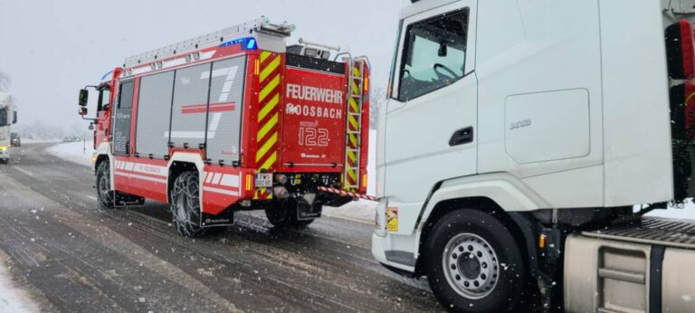 01.12. bis 03.12.2023 Feuerwehr im Einsatz gegen Schneechaos