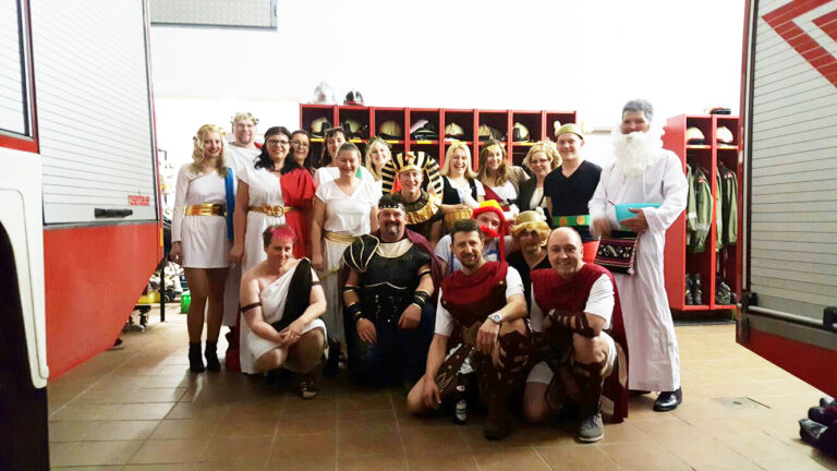 20 Faschingsnarren am  Riederwirter Stammtischball