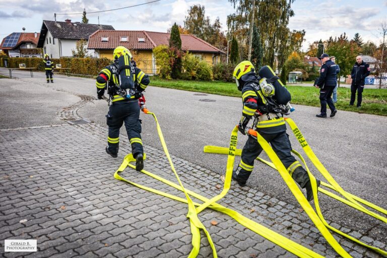 18.10.2025 | Erfolgreiche Abnahme der Branddienstleistungsprüfung in Moosbach – Drei Gruppen stellen sich der Herausforderung mit Bravour