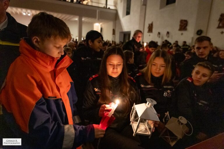 Friedenslichtübergabe 2024 – Ein Zeichen des Friedens und der Gemeinschaft