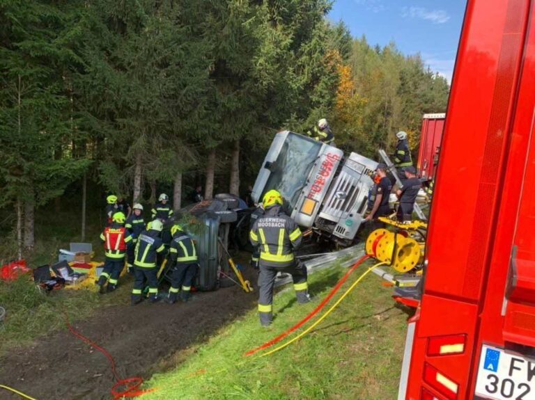 08.10.2022 Herbstübung: „Verkehrsunfall zwischen PKWs und LKW mit eingeklemmten Personen“