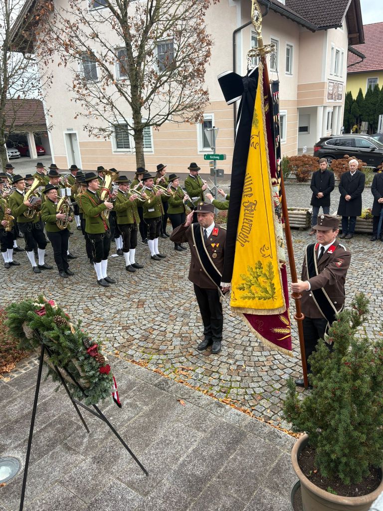 02.11.2025 | Kriegerehrung – FF Moosbach im Einsatz für die Tradition